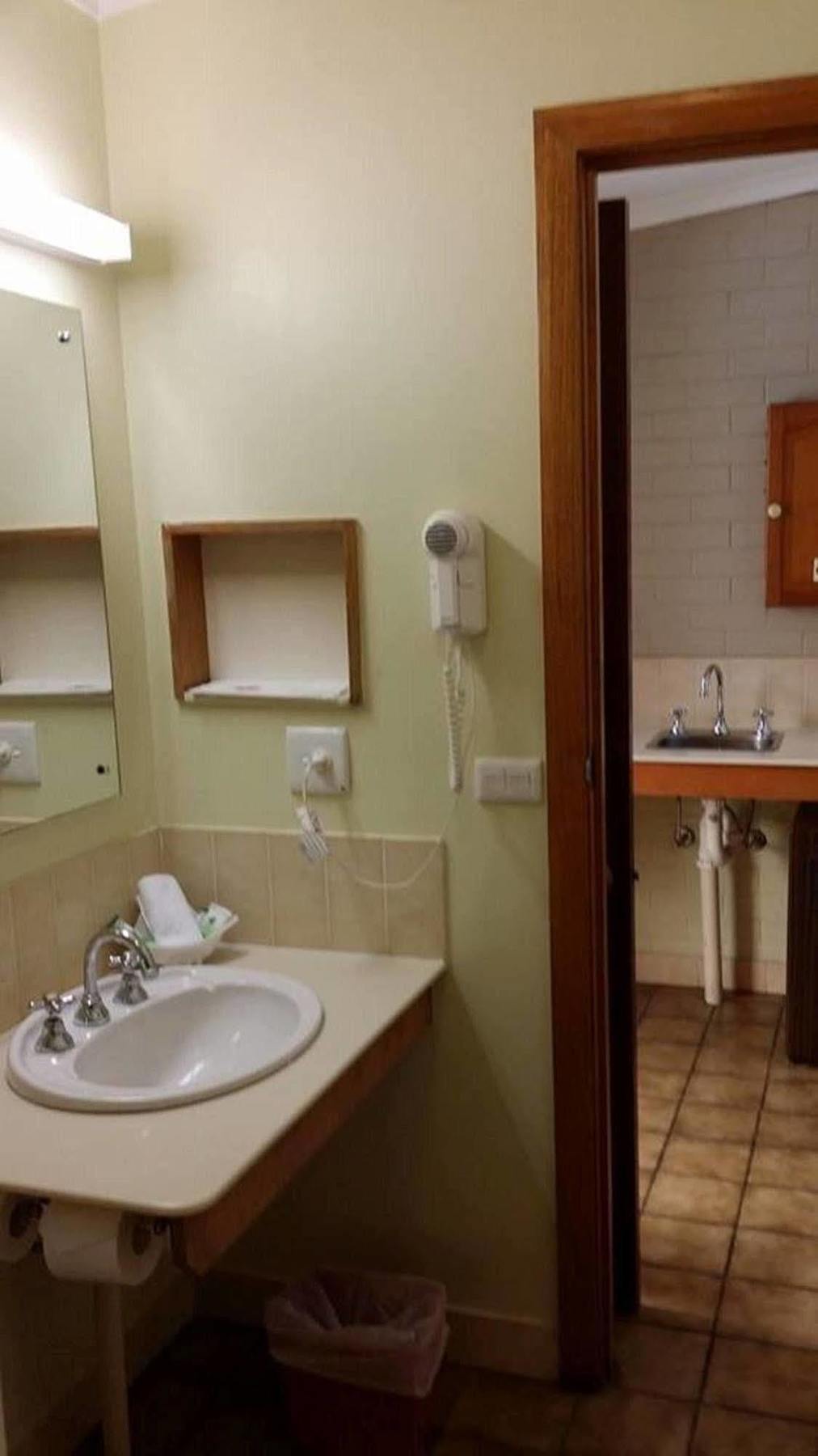 Elm Court Motel Albury Bagian luar foto